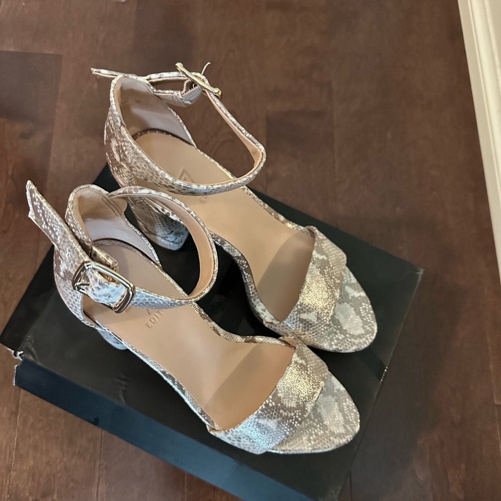 27 Edit by Naturalizer Sandal size 38 (8) in white/tan snakeskin pattern